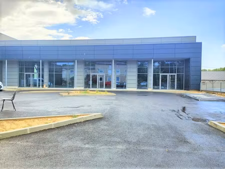location locaux professionnels 135.5 m² à manosque (04100)  2 630 €