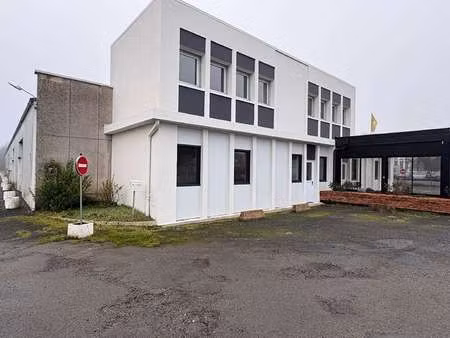 location bureaux et commerces à avrillé (49240) : à louer / 300m² avrillé