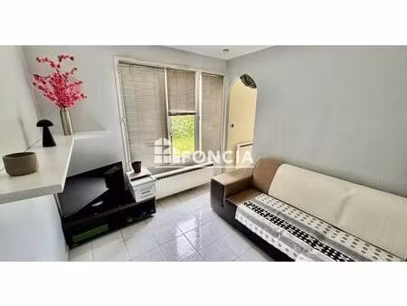 lorient - t1 bis en bon état + parking privatif