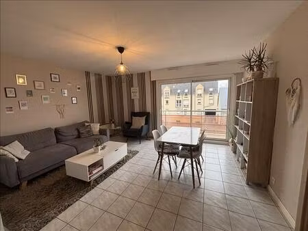 appartement - 1er étage - 74 30 m2 - 3 pièces - non meublé