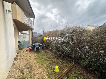 a vendre - appartement type 3 avec parking - laissac