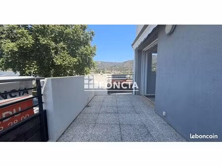 lavandou / t3 de 53m2 / terrasse 9m2 / parking reserve