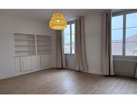 location appartement  m² t-3 à mont-de-marsan  750 €