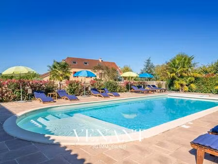 maison et grand terrain 16 pièces