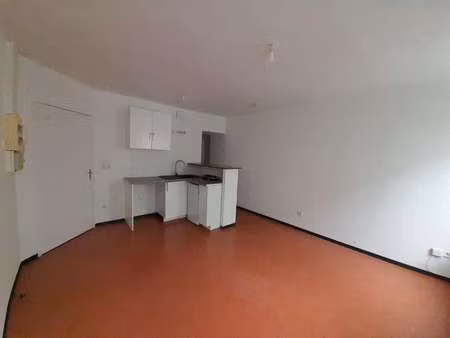 location appartement 2 pièces à brest jaurès (29200) : à louer 2 pièces / 33m² brest jaurè