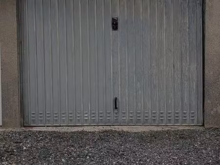 garage 15 m² – fermé et sécurisé (accepte monospace/suv)