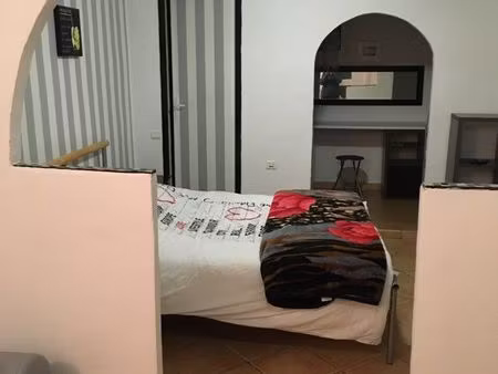 loue jolie chambre de 25m2 avec sortie privative  proche toulon