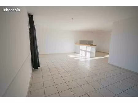 à louer – t2 spacieux de 70 m² – lumineux et rénové