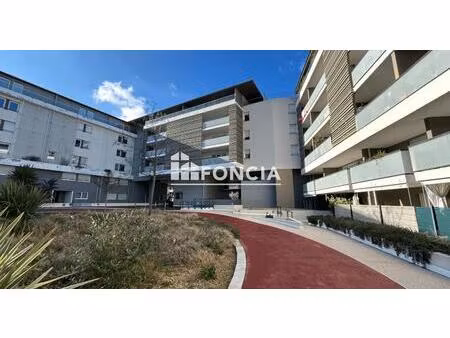 proche pointe rouge : t2 récent + terrasse + box double