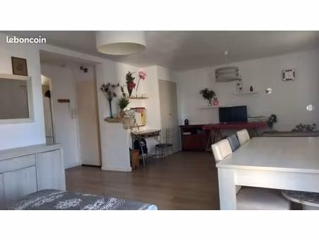 a louer - f3 lumineux et calme avec balcon et parking