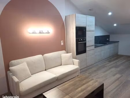 t2 + mezzanine climatisé entièrement refait à neuf idéalement situé à vizille