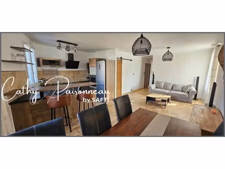 bel espace de vie et lumineux