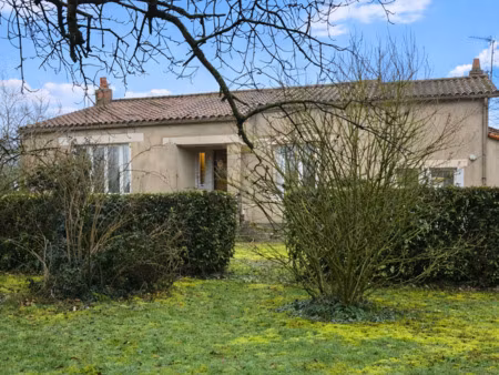 maison à rénover avec grand terrain constructible- saint-pie