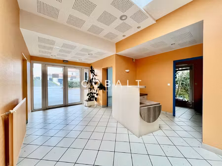 local professionnel indépendant à monnières bureaux lumine