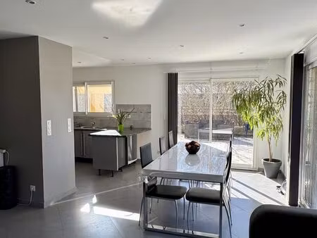 maison individuelle de 131 m² avec jardin