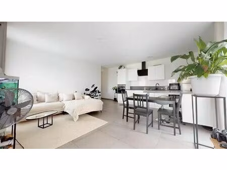 location appartement 3 pièces 70 m2 à charly