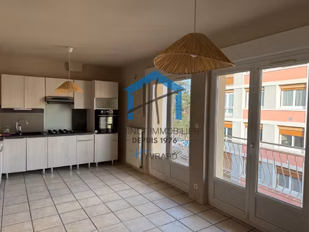 saint chamond - t3 de 64m2 avec balcon et terrasse