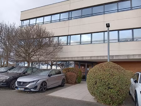 beaux bureaux de 111 m2 avec 4 places de parking  quint fons