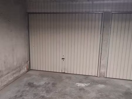 opportunité investisseur : garage sécurisé déjà loué