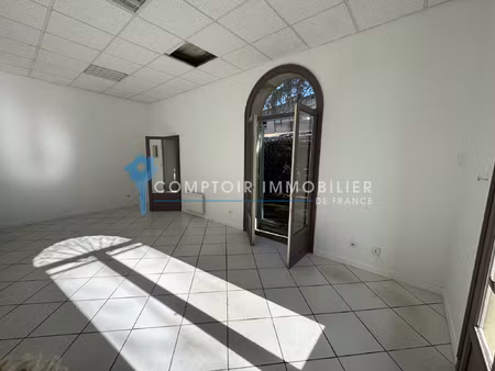 local professionnel de 30 m2 environ