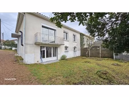 maison sur sous-sol semi enterré niort quartier rte d'aiffres