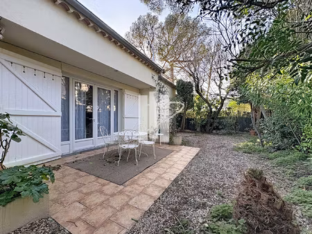 petite maison coeur de boulouris au calme