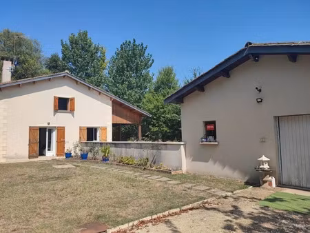 vente maison 4 pièces 110 m² à chalais (16210)  159 000 €