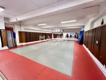 location local commercial 287m²