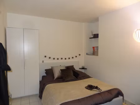 caen place st sauveur - studio en rc sur cour 16.22 m2