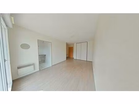 studio avec balcon et parking - levée de la loire  la riche