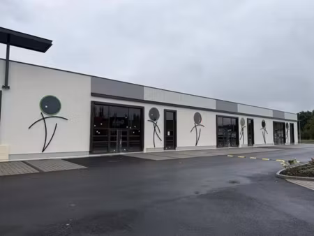 local commercial dans un ensemble neuf excellente visibilité