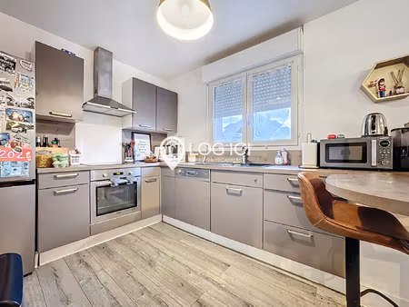 charmante maison mitoyenne de 3 chambres avec garage à louer