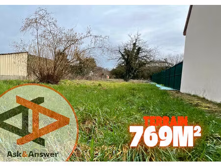 terrain joue les tours 769 m2
