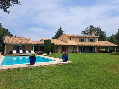 propriété d'exception avec vue imprenable sur les albères