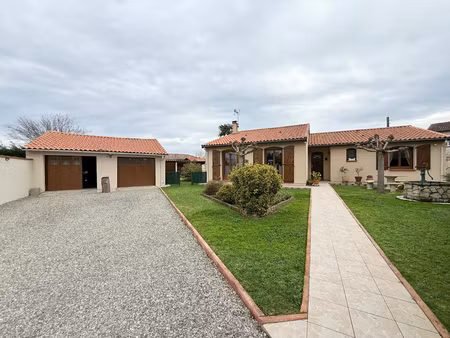 villate - maison t4 de plain-pied avec double garage et pisc