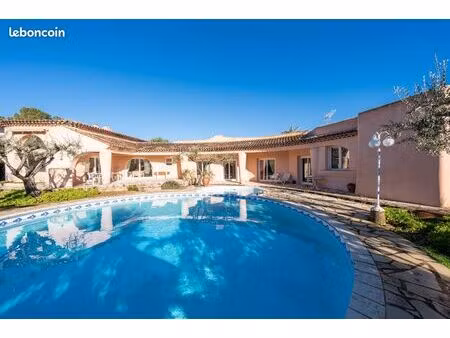 villa 4 pièces 195 m²