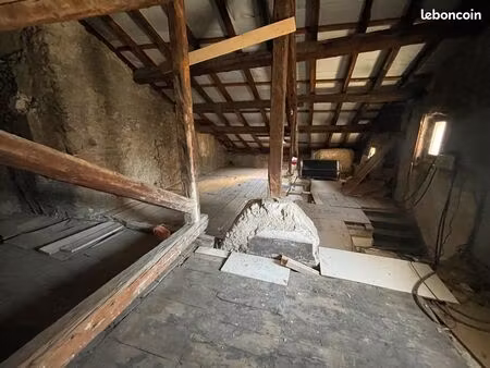 grenier de 90 m² dont 42 m² carrez avec electricité (linky)  eau et évacuation déjà présen