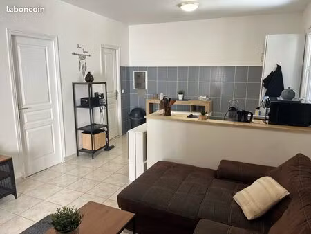 location t2 meublé. place de parking. wifi