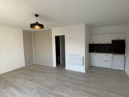 studio lumineux et rénové 10min à pied centre-ville poitiers