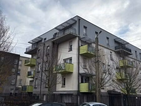 à louer – magnifique t2 dernier étage  très lumineux  résidence sécurisée