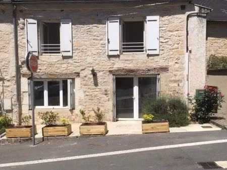 location maison de village