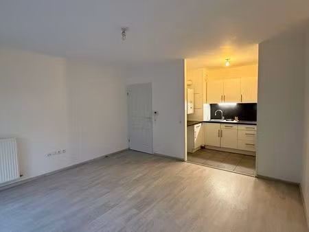 630/m2 (charges comprises)appartement f2 43m2