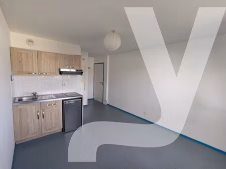 studio lumineux de 20 m²  au calme et proche des facs.