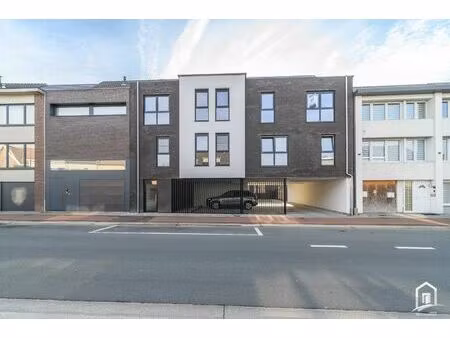 uiterst ruim en lichtrijk duplex-appartement te aalst