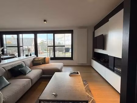 luxueus appartement met riant terras en autostaanplaats