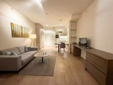 volledig bemeubeld 1-slaapkamerappartement met terras in machelen