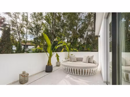 havre de paix suspendu  entre nature et élégance - t2 lumineux avec terrasse plein sud