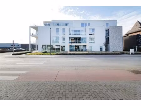 gelijkvloers app.  twee slpk  zonnig terras in centrum