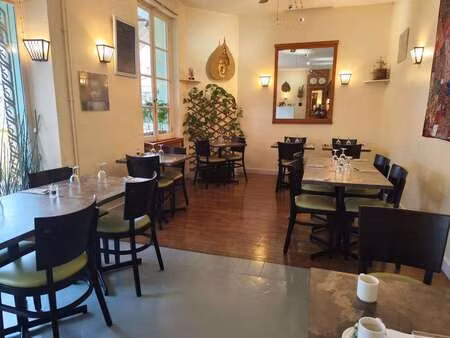 vente bureaux et commerces à saintes (17100) : à vendre / 80m² saintes