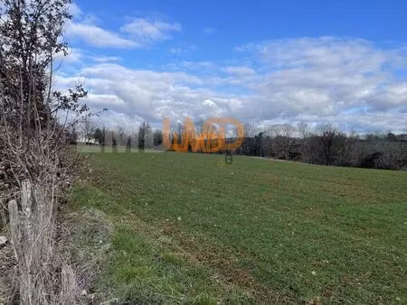 grand terrain constructible lot